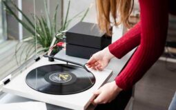 Best Turntable Under 200 in 2022: Reviews + Buying Guide